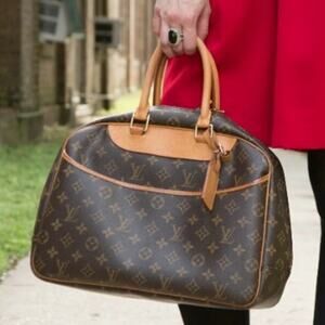 💎✨HOT BUY✨💎AUTHENTIC Louis Vuitton Deauville Hand bag